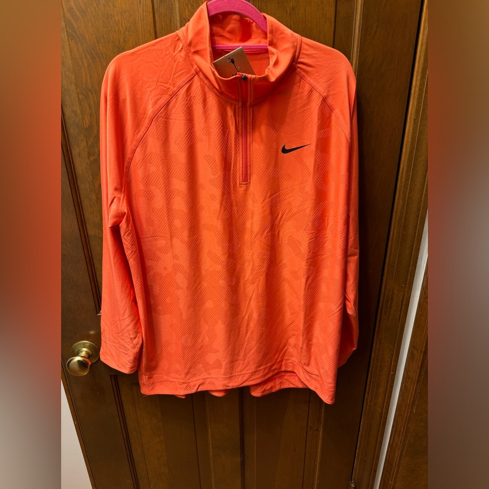 BNWT Nike Golf Quarter Sleeve Shirt